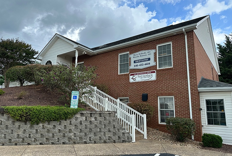 Outside view of Harrisonburg Family & Cosmetic Dentistry